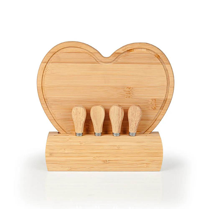 Conjunto Para Queijo Com Tábua Formato Coração Personalizado