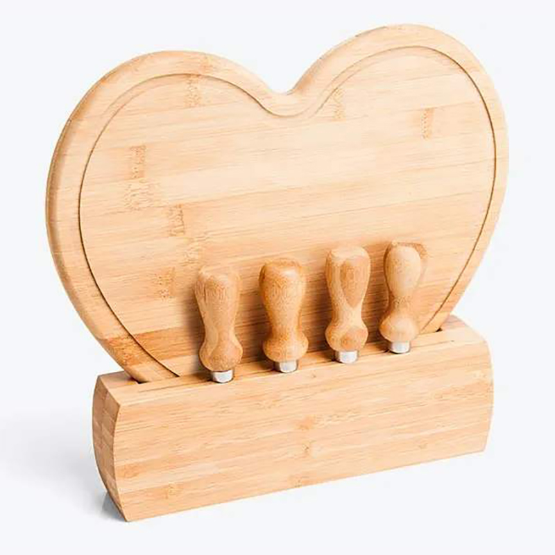 Conjunto Para Queijo Com Tábua Formato Coração Personalizado