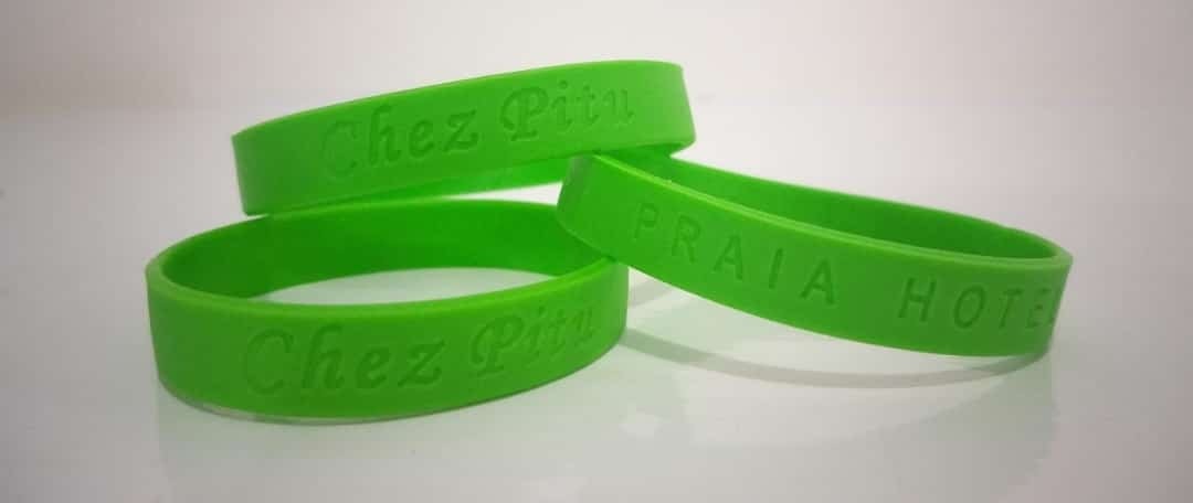 Pulseira Emborrachada Baixo Relevo Personalizada com Logo